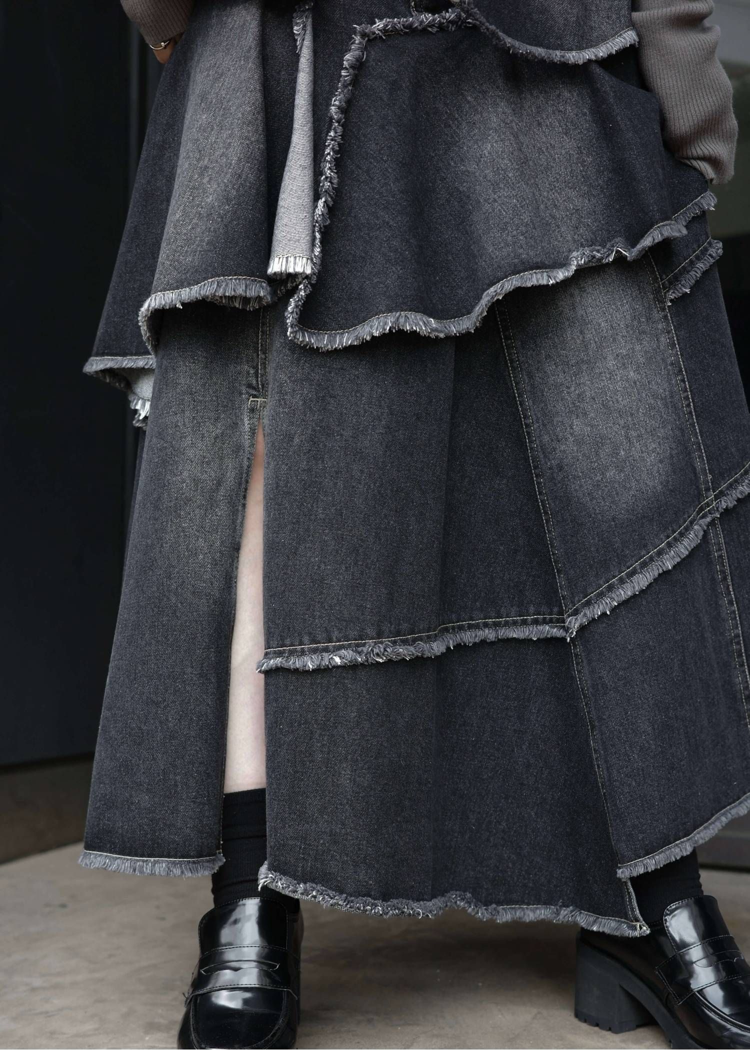 ランダム ティアードフリル デニムスカート (ブラック) random tiered frill denim SK (Black) /  26SS