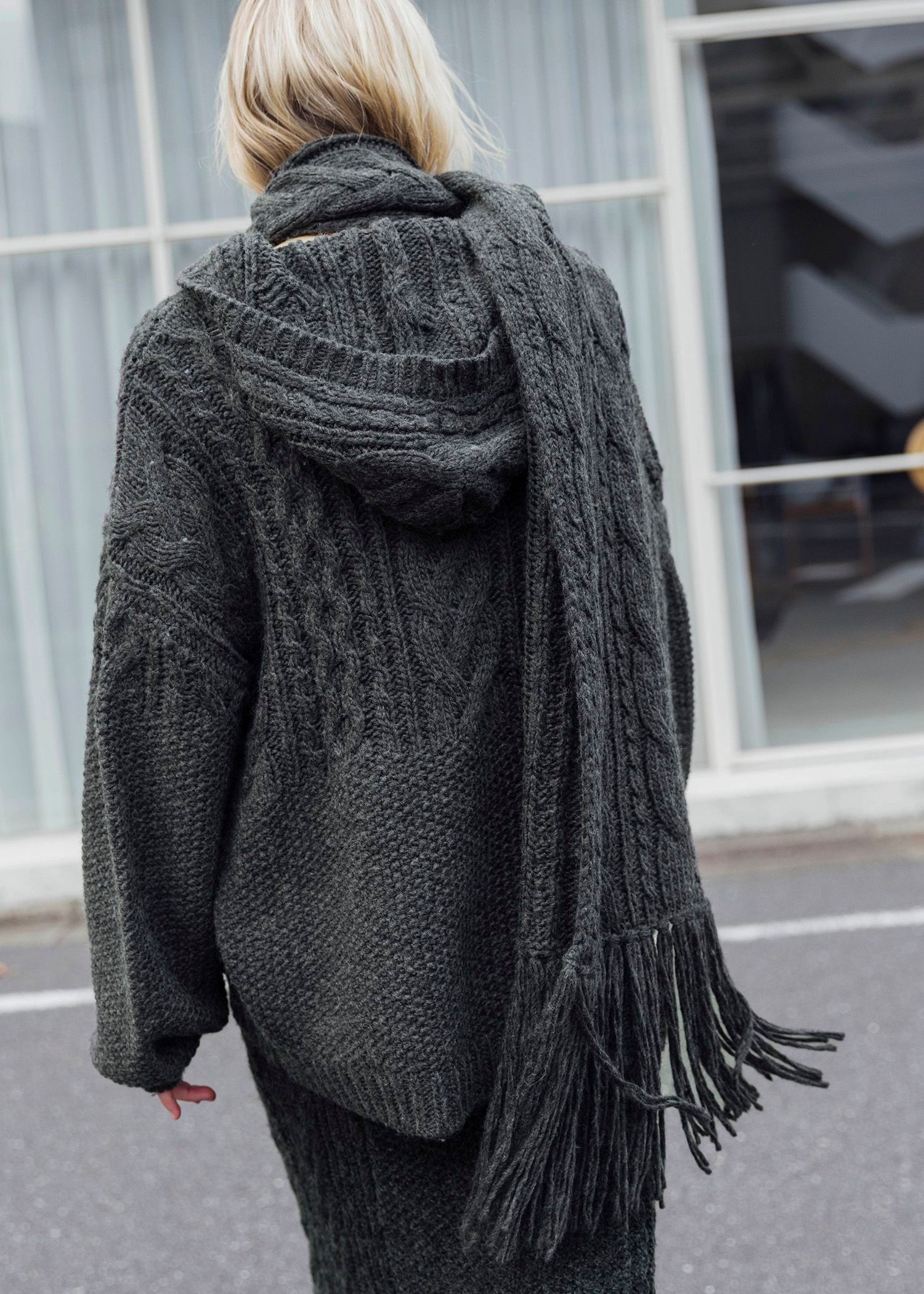 coarse knit cable fringe muffler / フリンジケーブルニットマフラー (チャコール) / 25AW