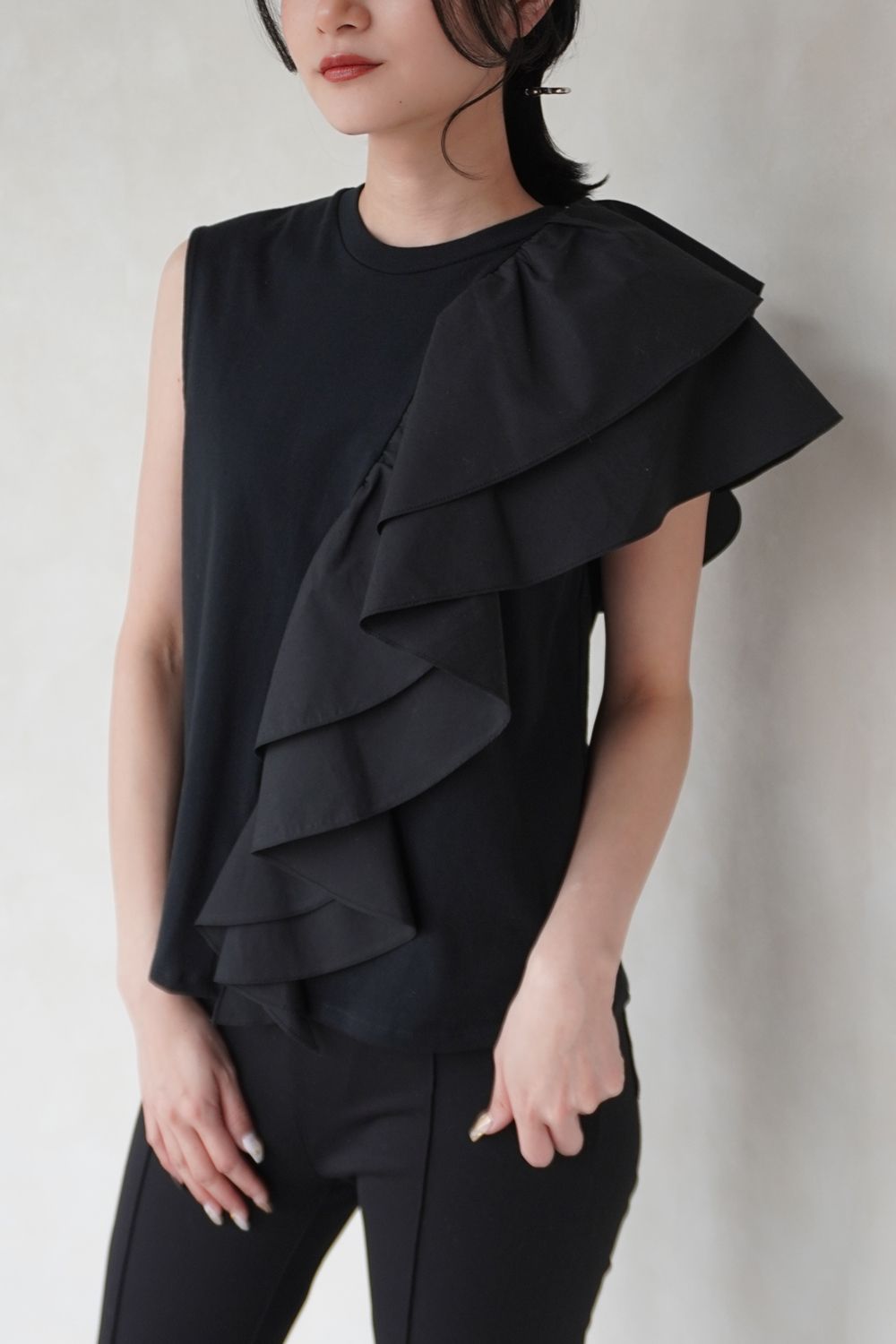 UNBALANCE RUFFLE TANK TOP / アンバランス ラッフル タンクトップ (ノワール)