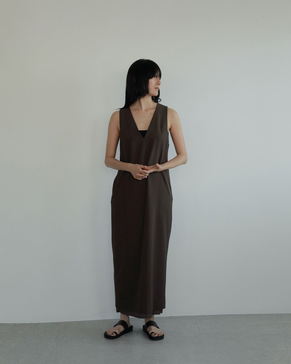 Cutoff Vneck Onepiece / カットオフ Vネックワンピース (ブラウン)