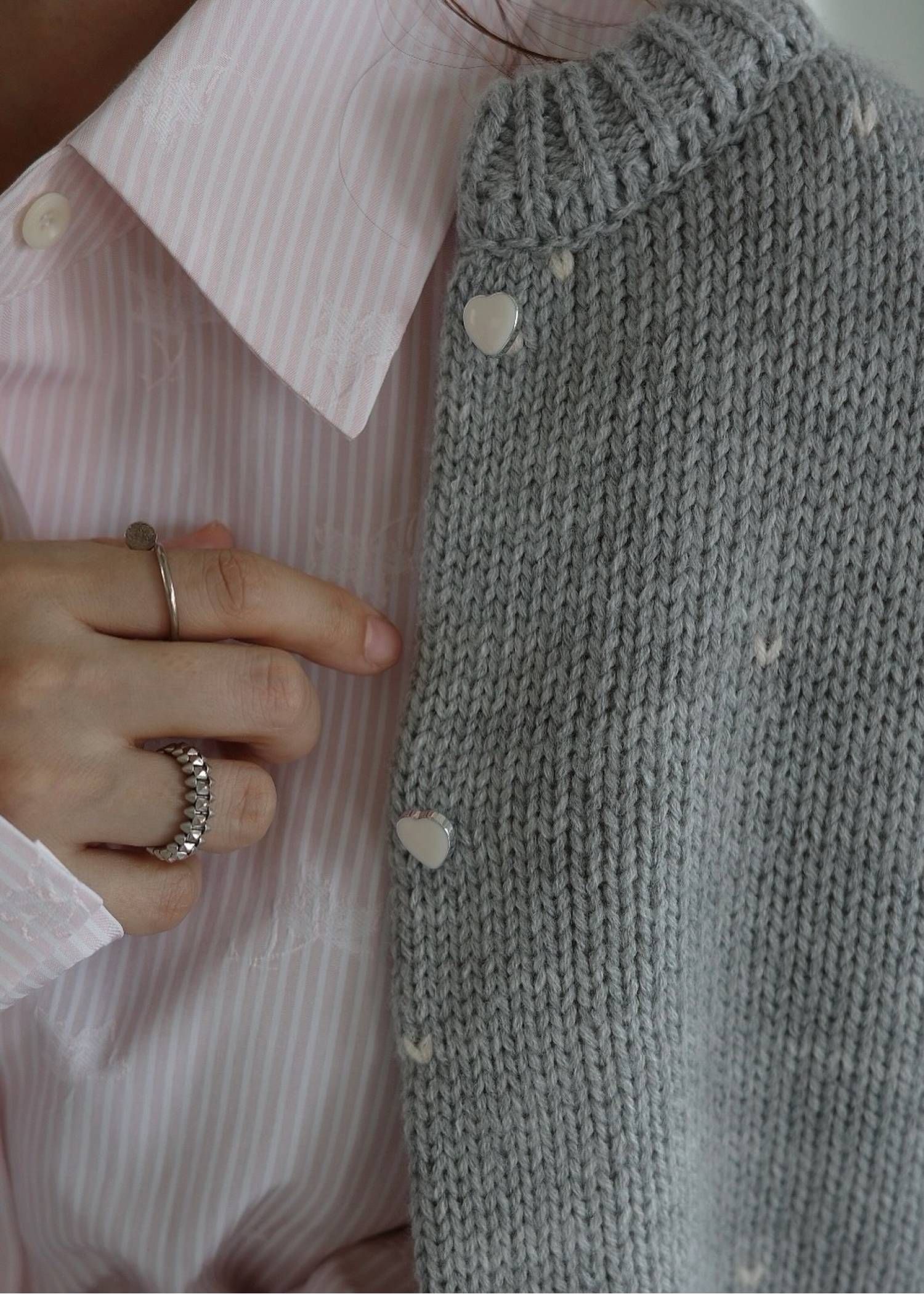 【ショート】ハートドット リバーシブルカーディガン (グレー×ベビーピンク) short heart dot jacquard reversible knit cardigan (gray×baby pink) /  26SS
