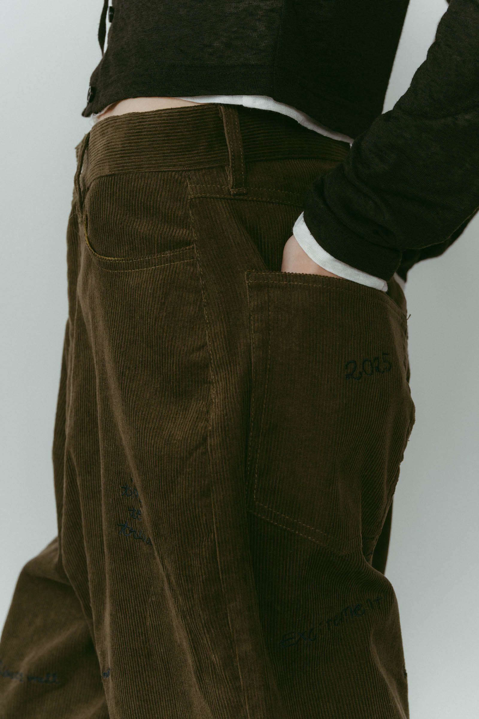 embroidered corduroy pants / レタリング刺繍 コーデュロイパンツ (カーキ) / 25AW