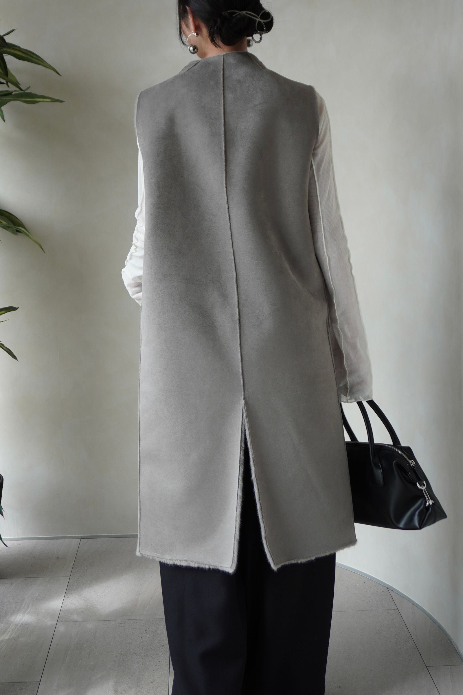 リバーシブル ムートンジレ (グレー) Reversible shearling gilet (Gray) / 26AW