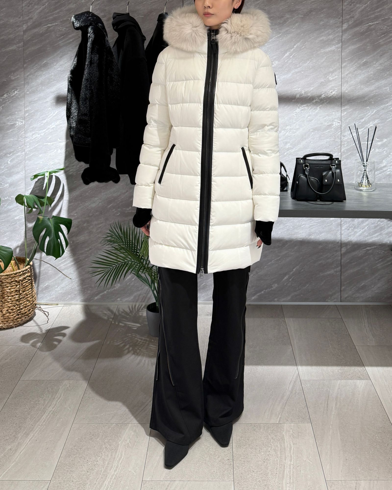 【2025AW】CALLA-BX / ファー付きストレッチダウンコート (オフホワイト) / レディース