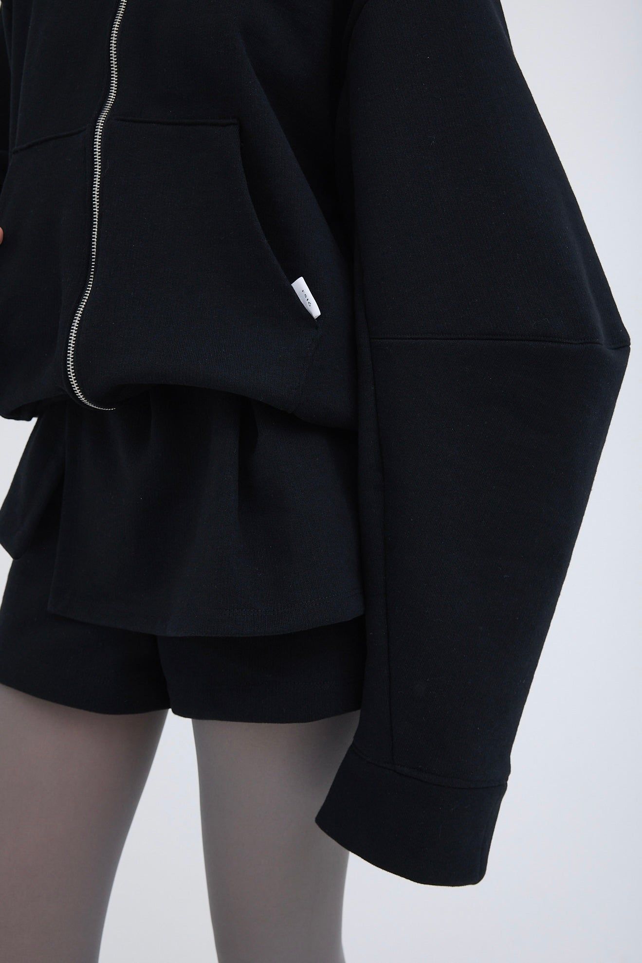 Edge frill shorts / エッジフリルショーツ (ブラック)
