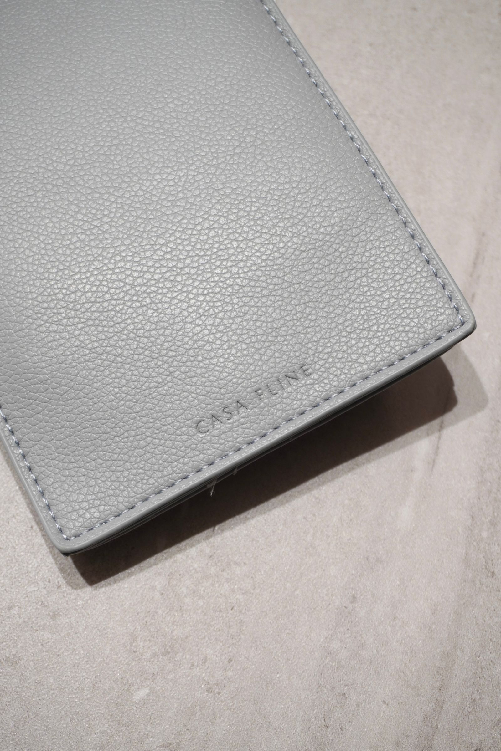 RECYCLING LEATHER MULTI MOBILE POUCH / リサイクルレザーマルチモバイルポーチ (ライトグレー) スマホショルダー/コインケース・カードホルダー付き / 取り外し可能