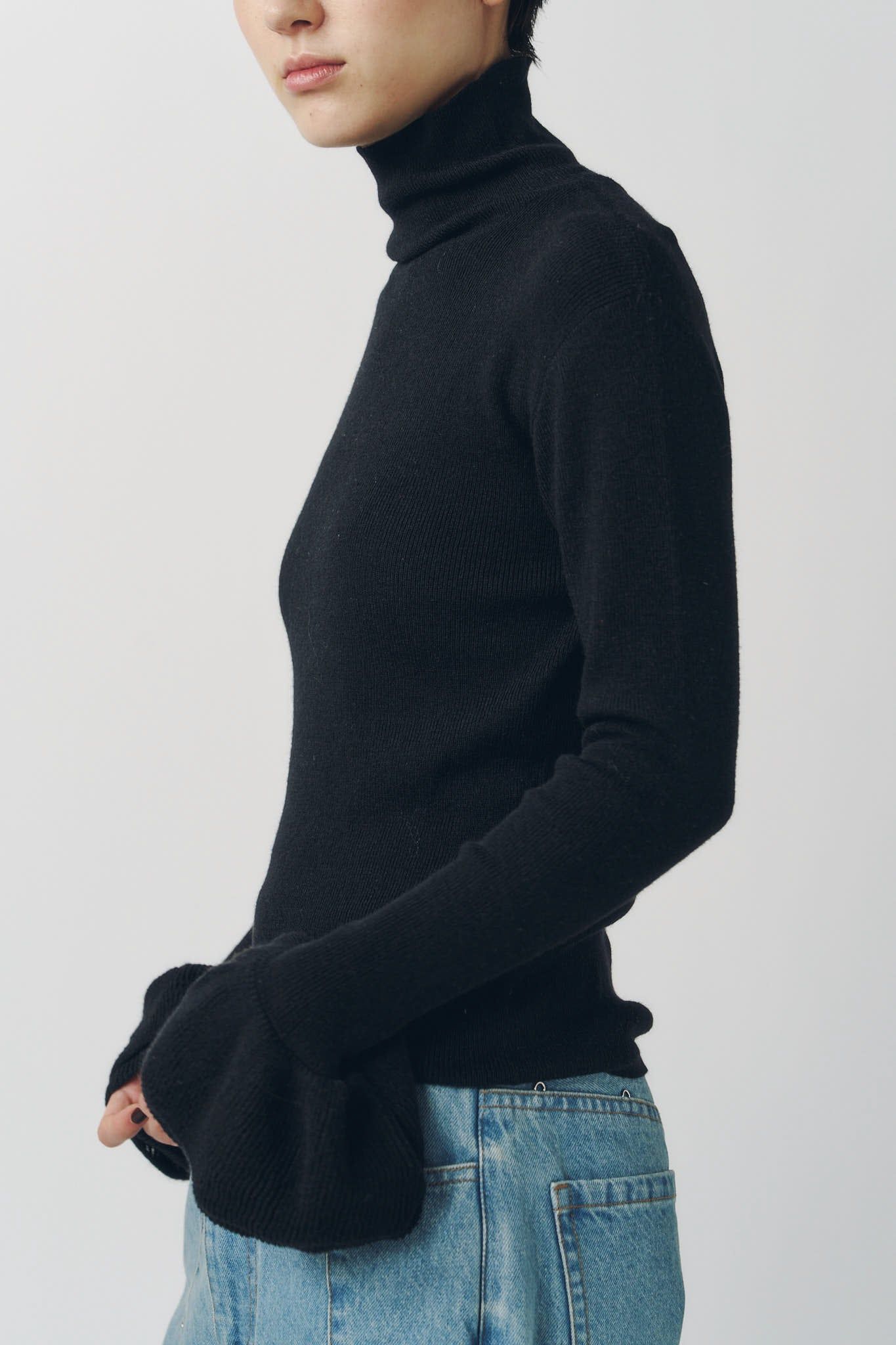 フリルハイネックニット (ブラック) frill high neck knit (Back) / 26AW
