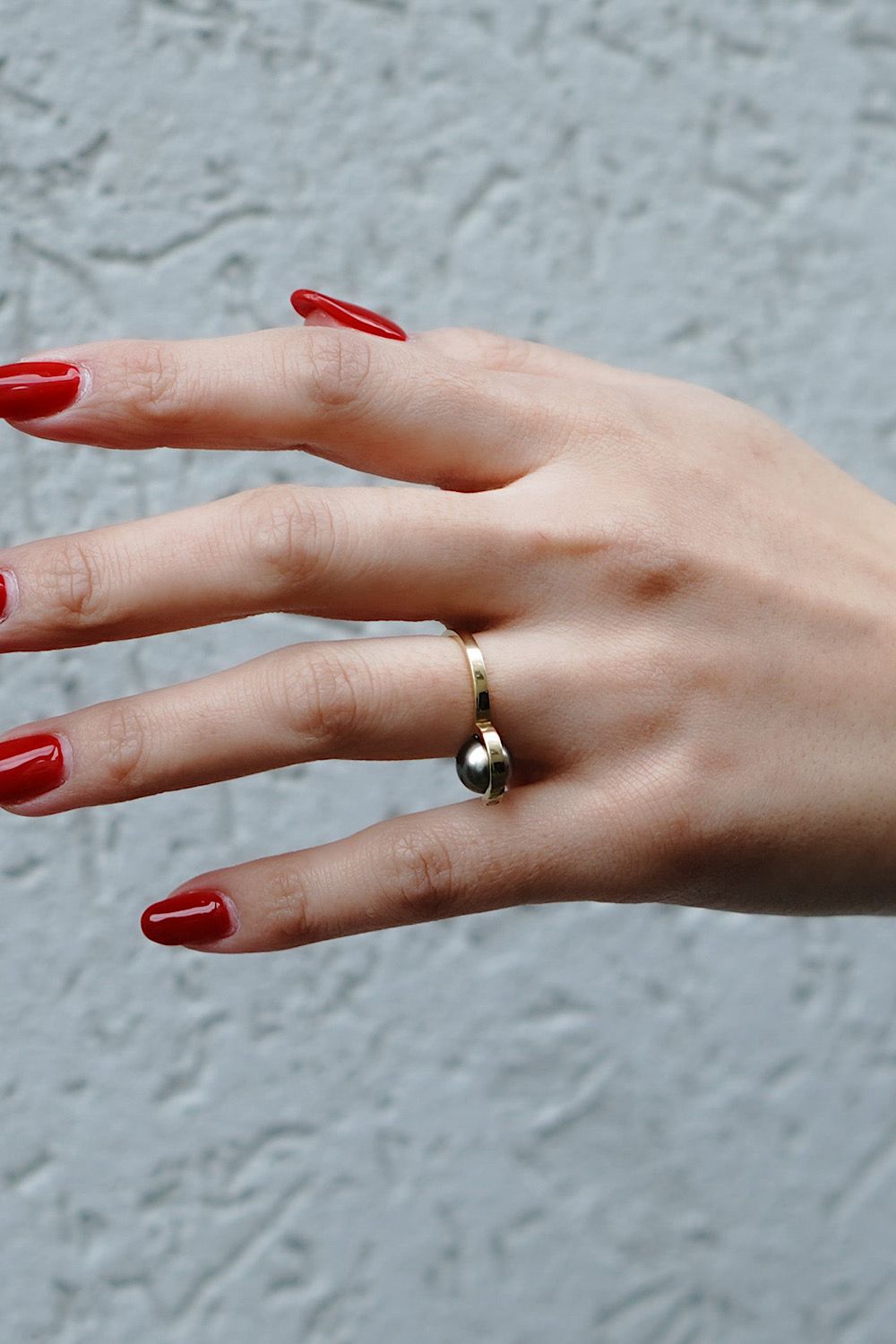 GYPPHY - STRING BLACK-LIP PEARL RING / ストリング 黒蝶パール