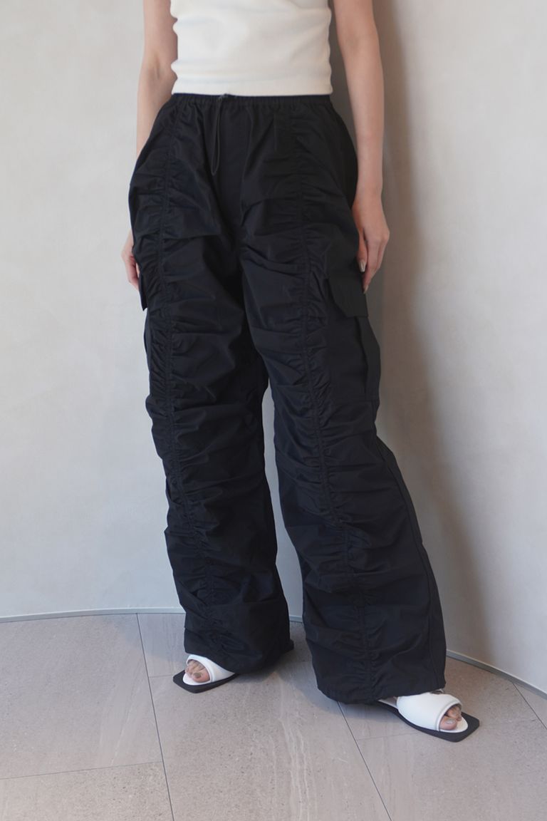 163cm 47kg 裾絞りなし