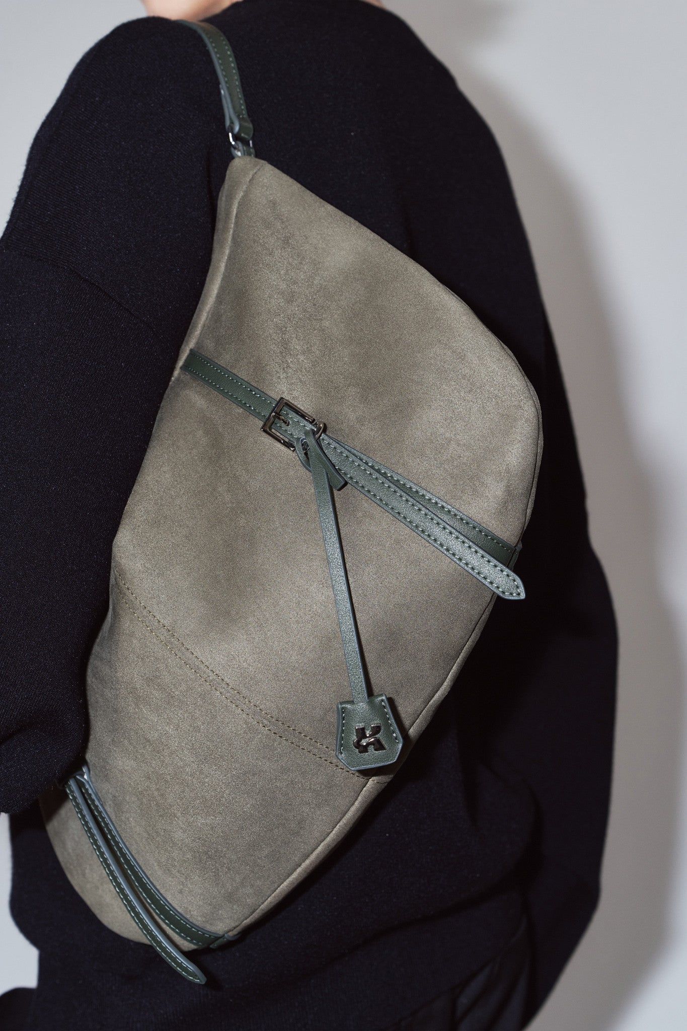 スエード ムーンバッグ (カーキ) suede moon bag (Khaki) / 26AW