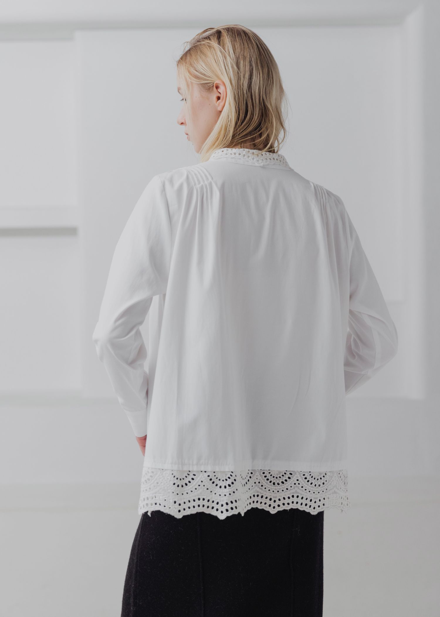 lace collar hem shoulder pintuck SH / レースヘムショルダー ピンタックシャツ (アイボリー) / 25AW /