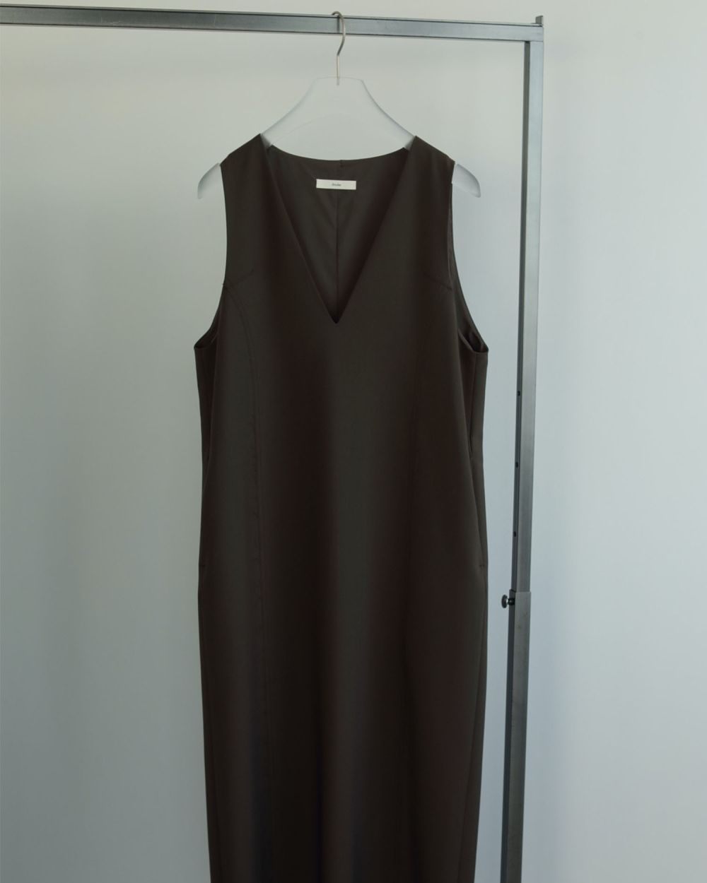 Cutoff Vneck Onepiece / カットオフ Vネックワンピース (ブラウン)
