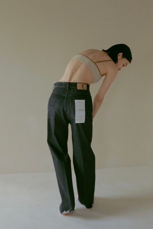 【YANUK × CASA FLINE】CENTER PRESS STRAIGNT DENIM / センタープレスストレートデニム (ブラック) 美脚 / オーガニックコットン / 体型カバー