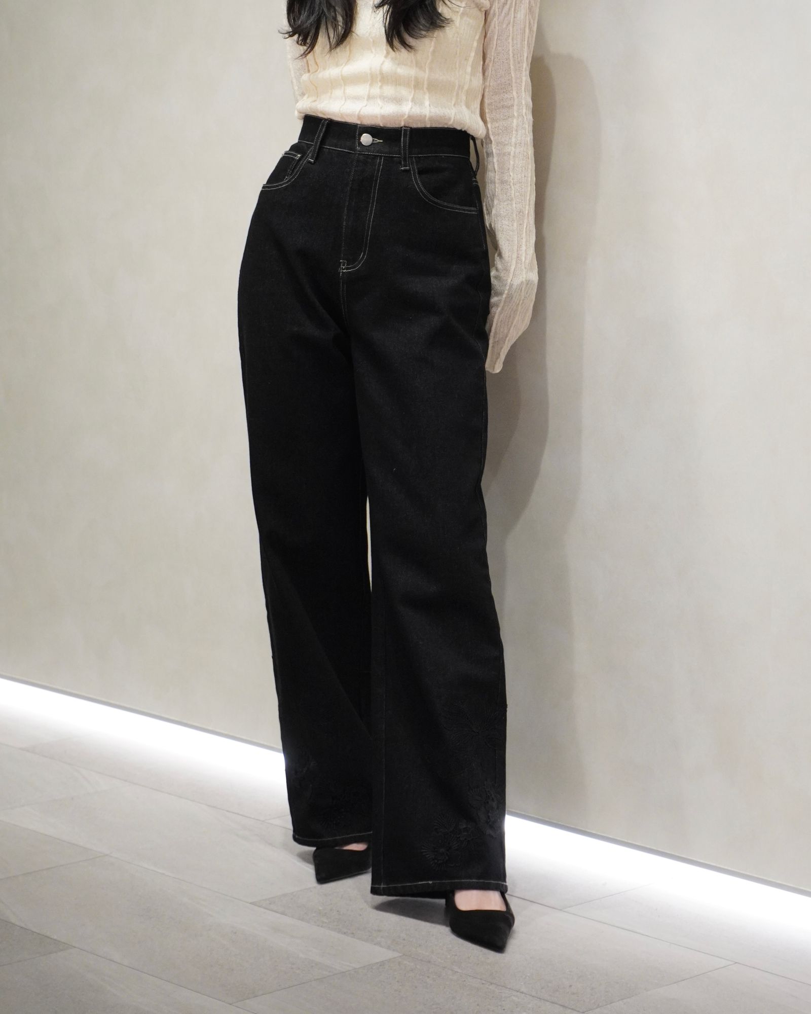 lace embellished hem straight denim PT / レース ストレートデニムパンツ (Black) / 26SS