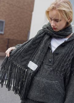 coarse knit cable fringe muffler / フリンジケーブルニットマフラー (チャコール) / 25AW