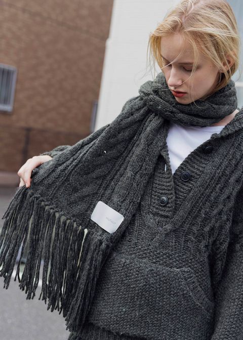 coarse knit cable fringe muffler / フリンジケーブルニットマフラー (チャコール) / 25AW