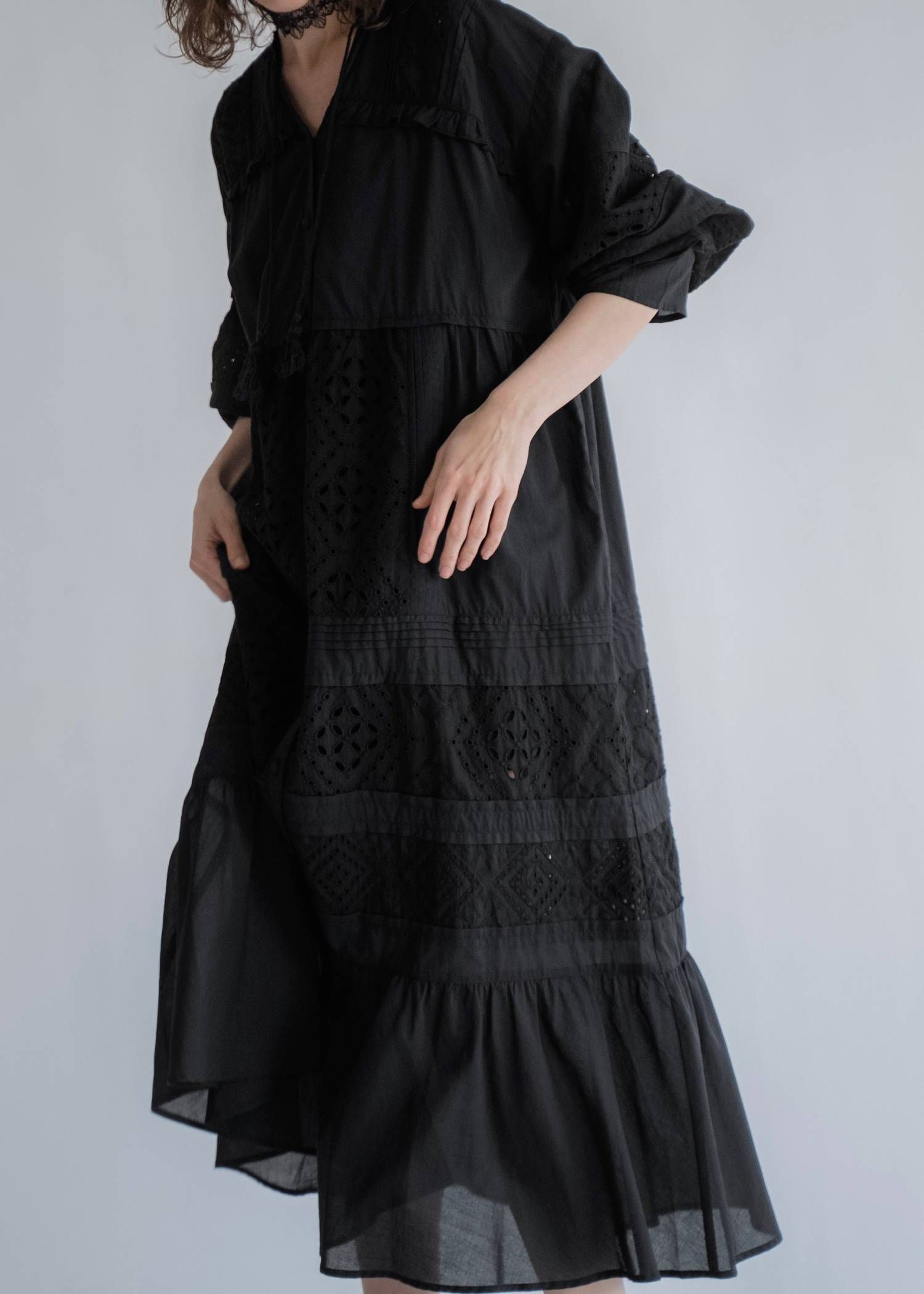 ティアードワンピース (ブラック) pieced cotton lace tiered volume OP (Black) /  26SS