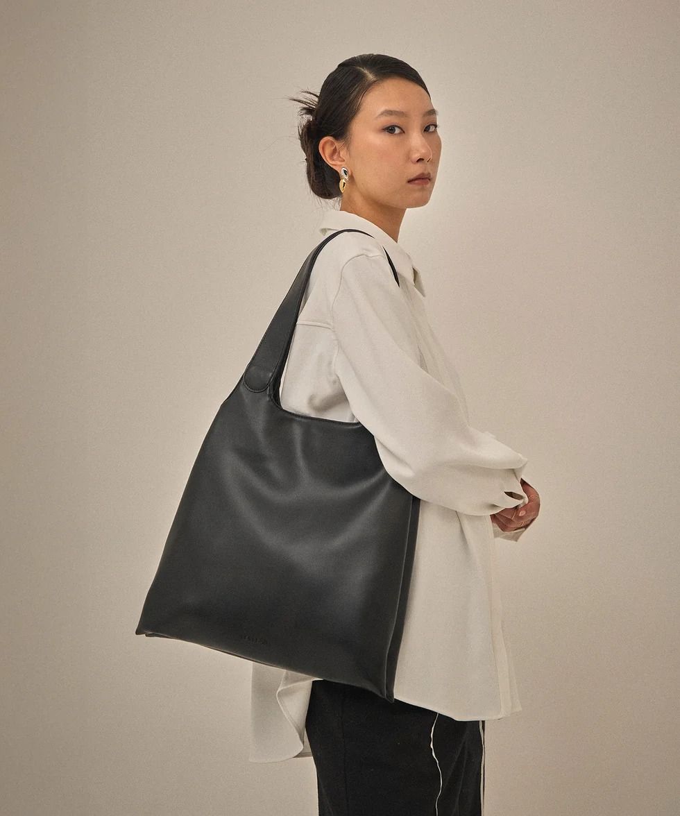 ラウンドハンドルトートバッグ (ブラック) Round-handle Tote Bag (Black) /  26AW
