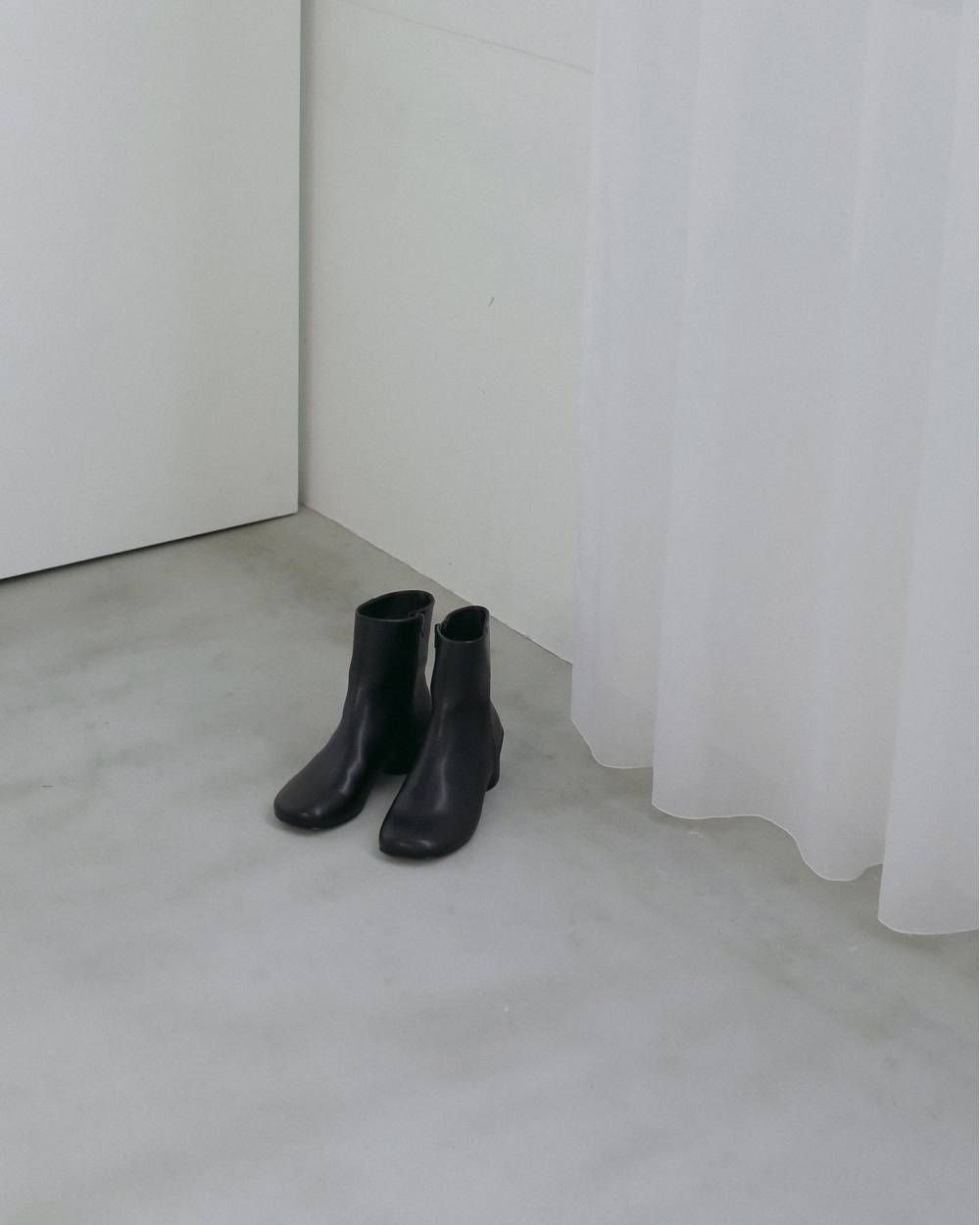 ローヒール ショートブーツ (ブラック) Lowheel Short Boots (Black) / 26AW 【6月29日まで期間限定予約】