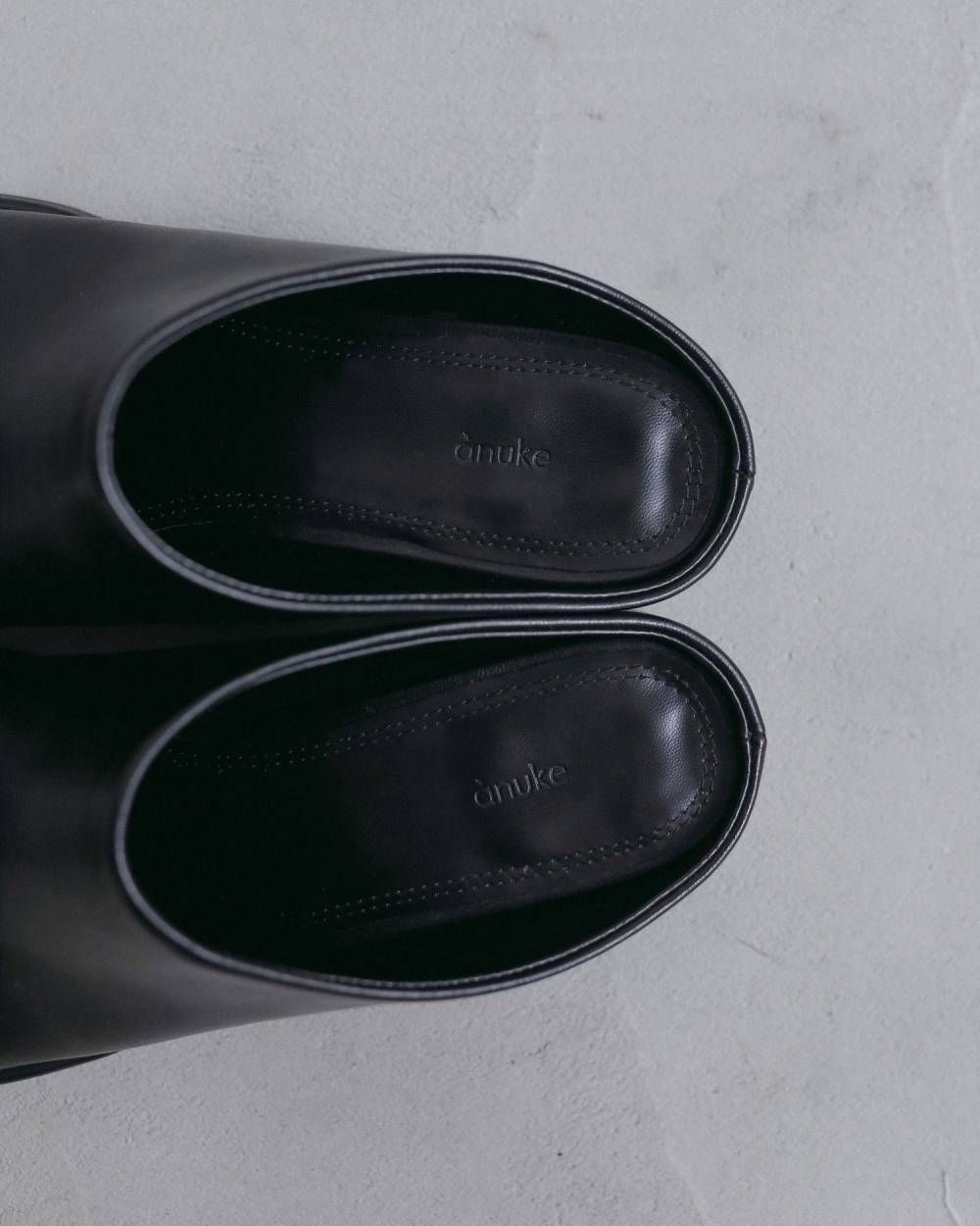 スクエアヒールスリッポン (ブラック) Square Heel Slip-on (Black) / 26AW 【6月29日まで期間限定予約】