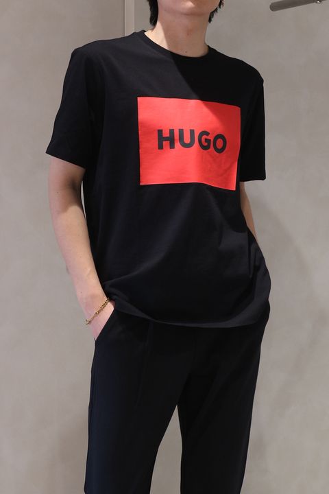 【HUGO RED】ラベルロゴ Tシャツ (ブラックレッド) / ユニセックス