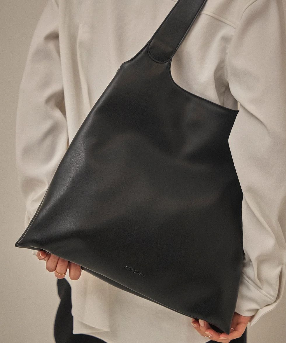 ラウンドハンドルトートバッグ (ブラック) Round-handle Tote Bag (Black) /  26AW