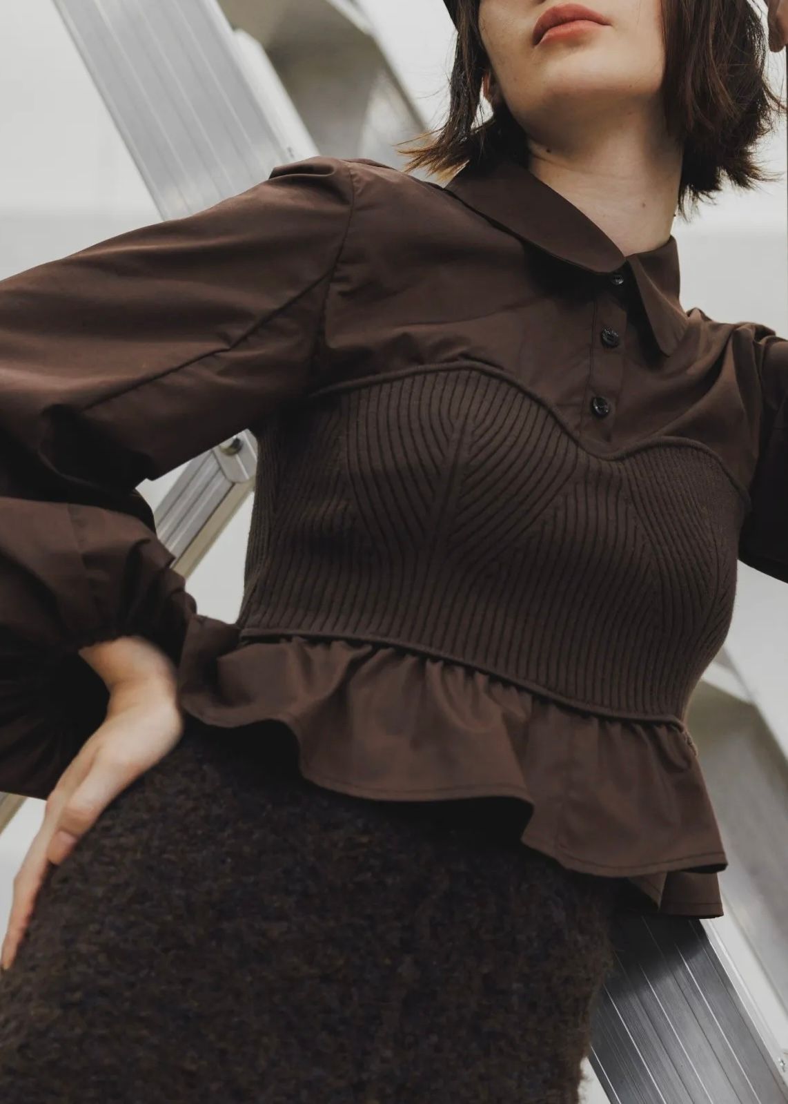 knit bustier docking peplum BL / ニットビスチェ ドッキングペプラムブラウス (ブラウン) / 25AW