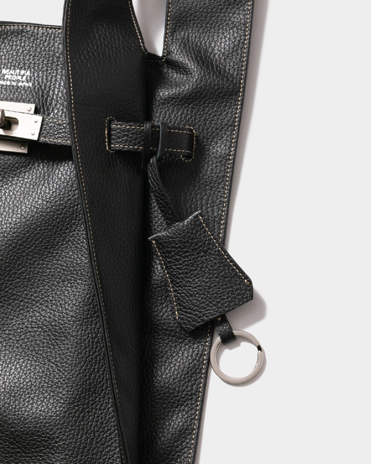large market bag in shrink leather / ラージマーケットバッグ レザー (ブラック)