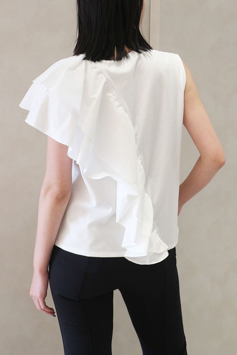 163cm 着用:1 (店内照明)