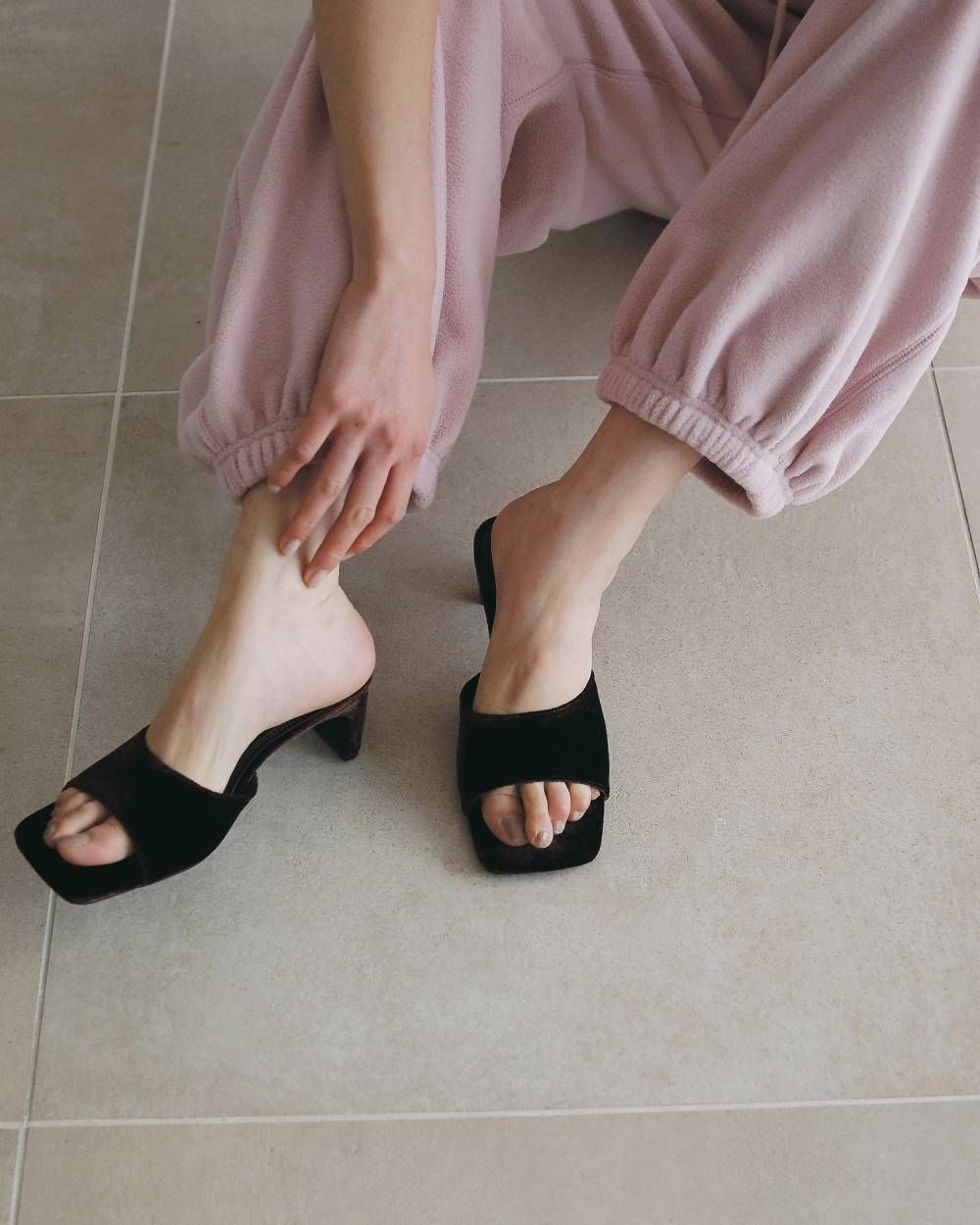 スクエアベロアミュール (ブラック) Squaretoe Velour Mule (Black) / 26SS