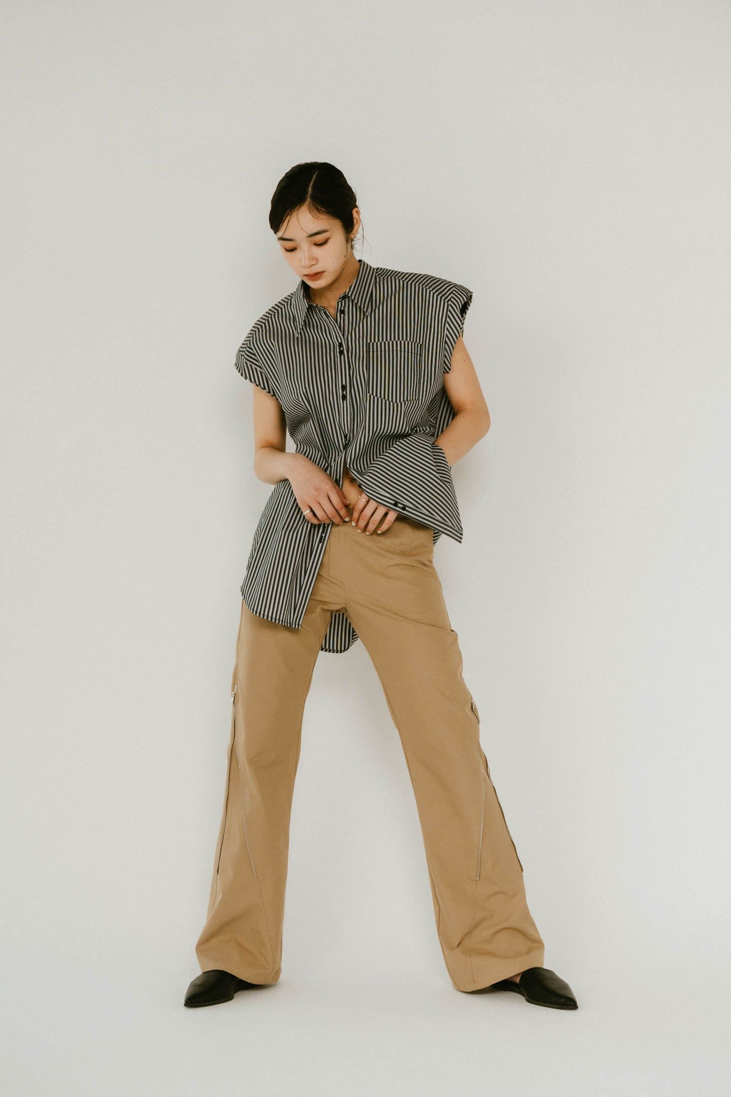 stripe label nosleeve shirt / ストライプ ラベル ノースリーブ シャツ (ブラックストライプ) / 25SS