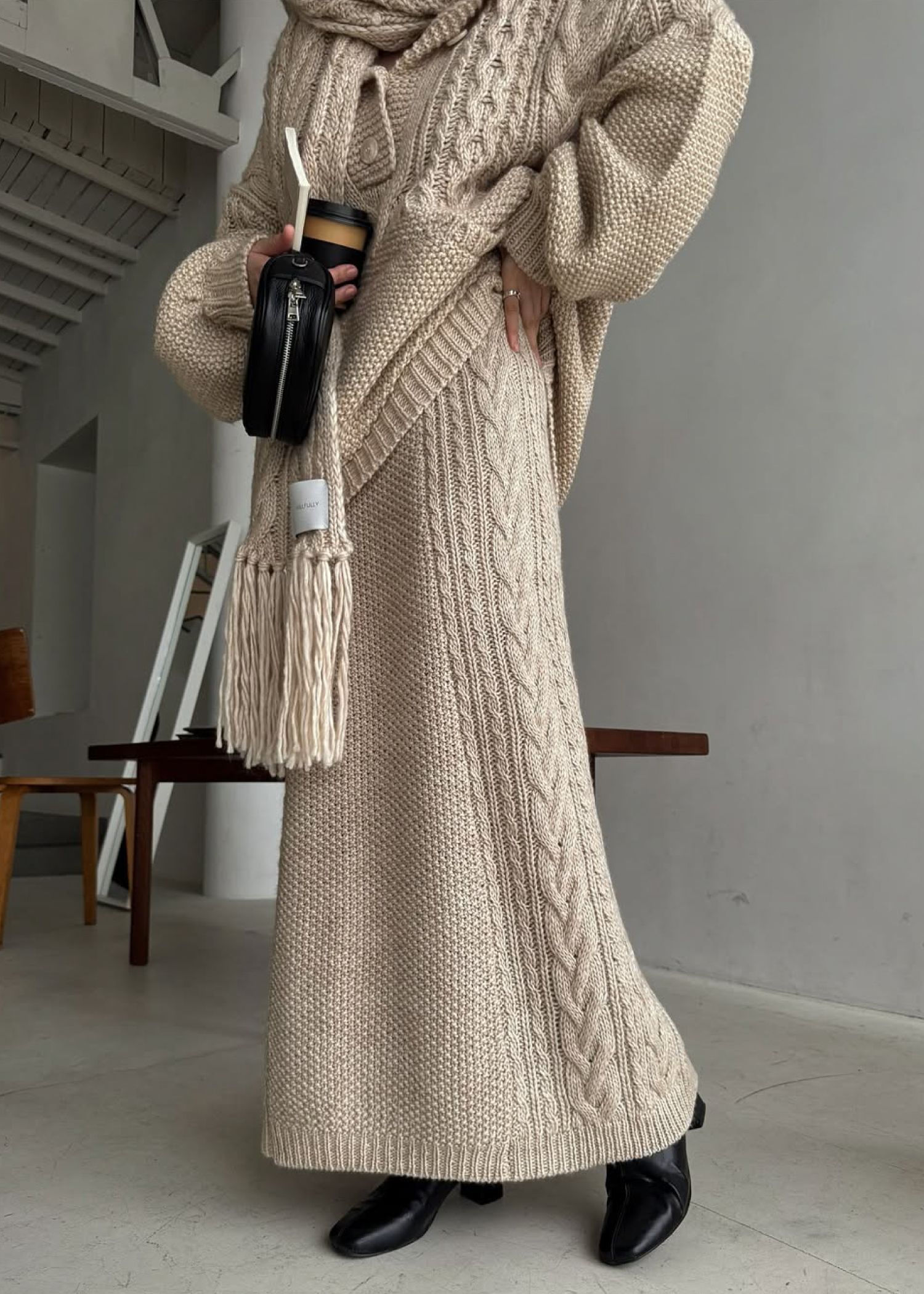 side cable coarse knit pencil SK / サイドケーブル ニットペンシルスカート (タン) / 25AW