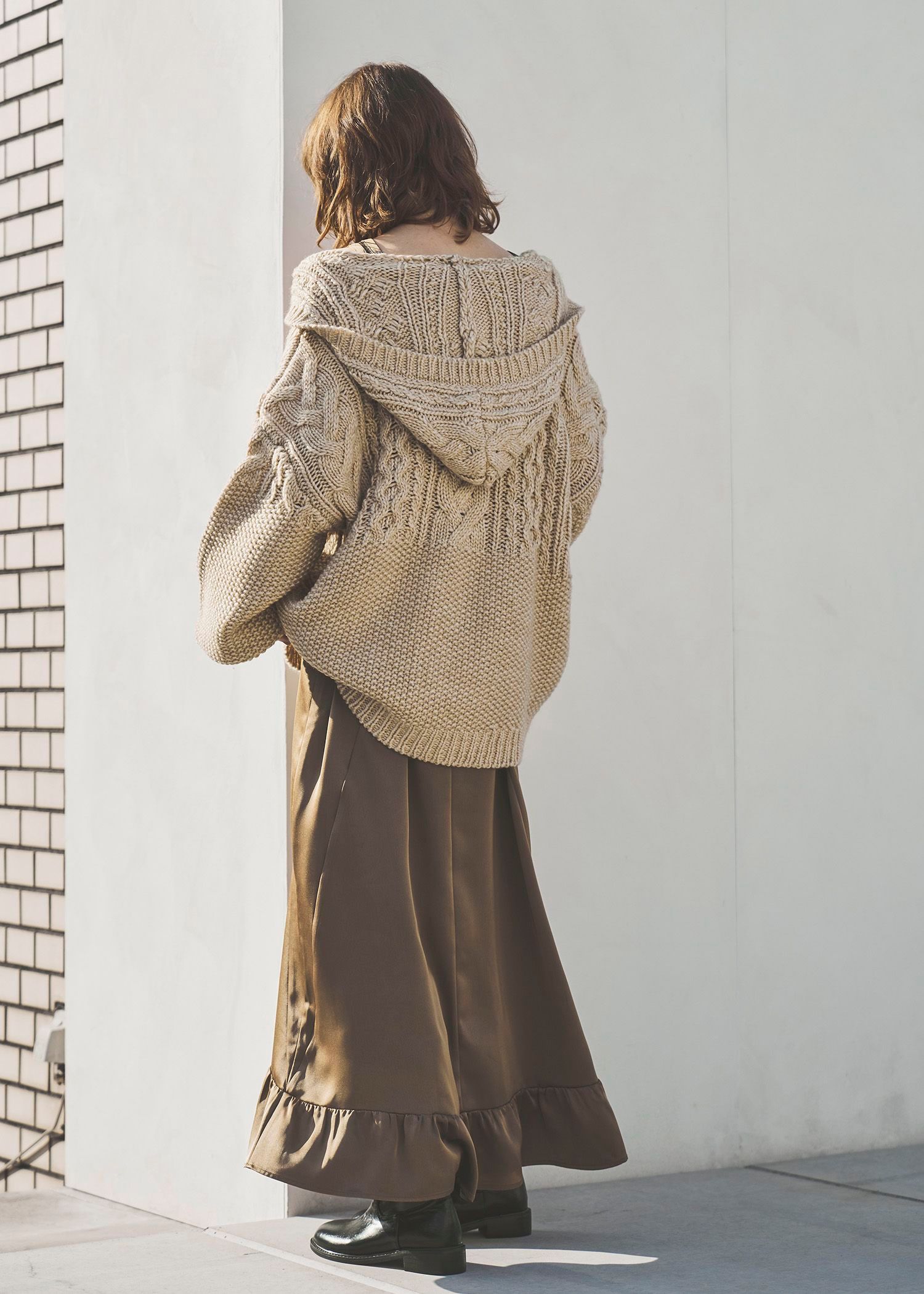 skipper hoodie cable muff pocket knit / スキッパー ケーブルニットフーディ (タン) / 25AW