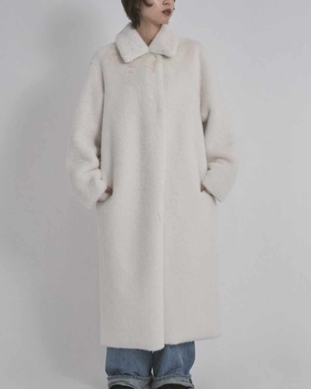 【先行予約】【26TH-13】ムートン調スムースファーロングコート (ホワイト) Mouton Like Smooth Fur Long Coat (White) /  エコファー  /  フェイクファー 【受注期間6/14 23:59まで】