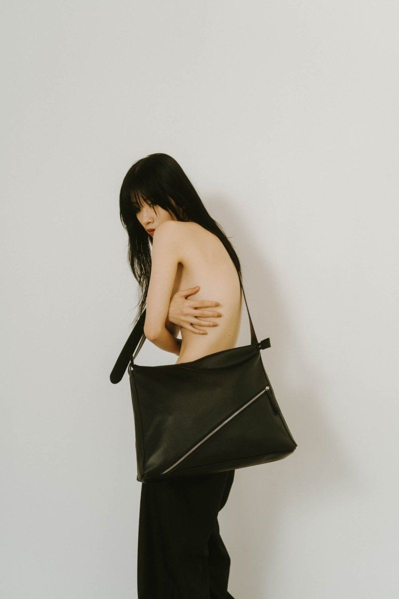 front zip pocket shoulder bag / フロントジップポケット ショルダーバッグ (ブラック)