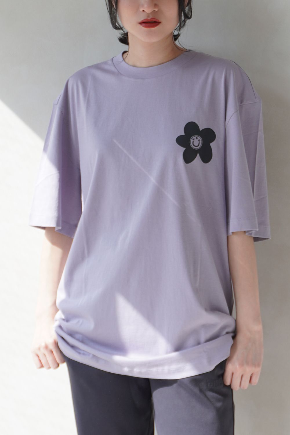 【HUGO BLUE】フラワープリントTシャツ (オープンパープル) / ユニセックス