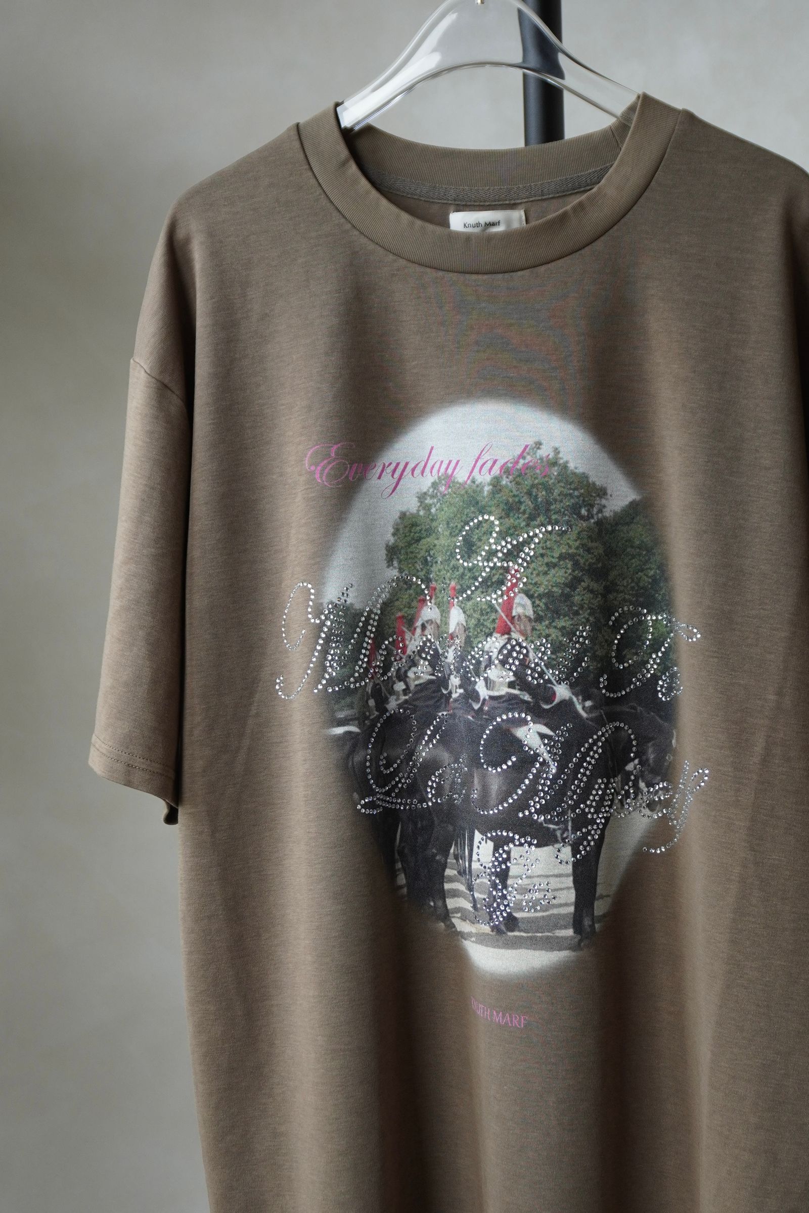 ラインストーングラフィックTシャツ (ベージュ) rhinestone graphic tee(unisex) (Beige) /  26SS