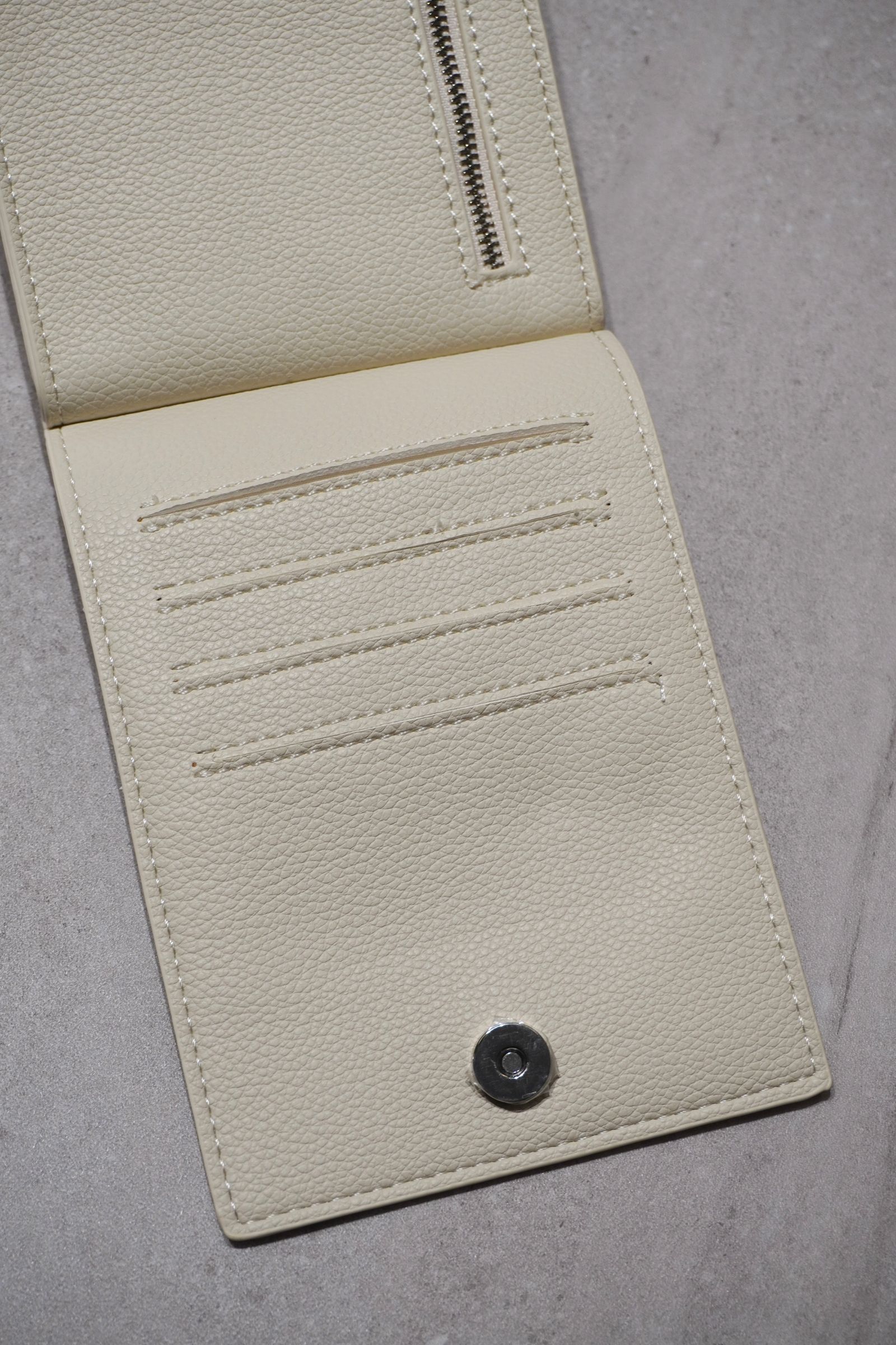 RECYCLING LEATHER MULTI MOBILE POUCH / リサイクルレザーマルチモバイルポーチ (アイボリー) スマホショルダー/コインケース・カードホルダー付き / 取り外し可能