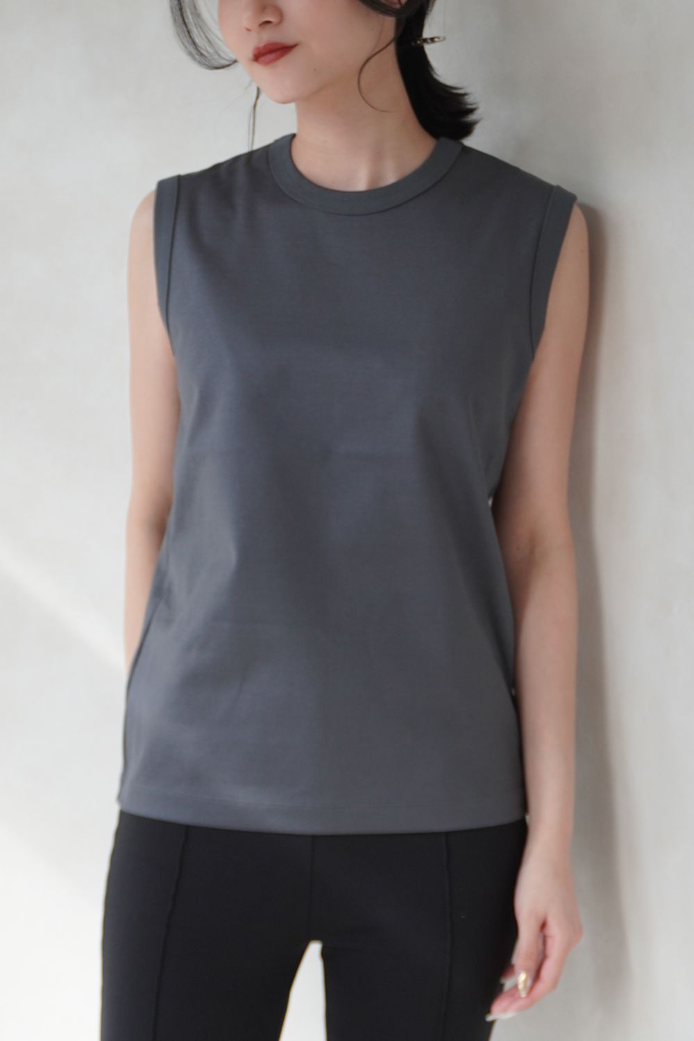 REFINA SLEEVELESS T-SHIRT / リフィナスリーブレスTシャツ (グレー)