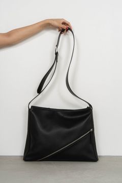 front zip pocket shoulder bag / フロントジップポケット ショルダーバッグ (ブラック)