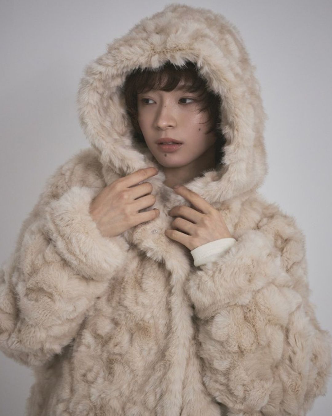 【先行予約】【26TH-07】ラビット調ファーフーディコート (クリーム) Rabbit Like Fur Hoodie Coat (Cream) /  エコファー  /  フェイクファー 【受注期間6/14 23:59まで】