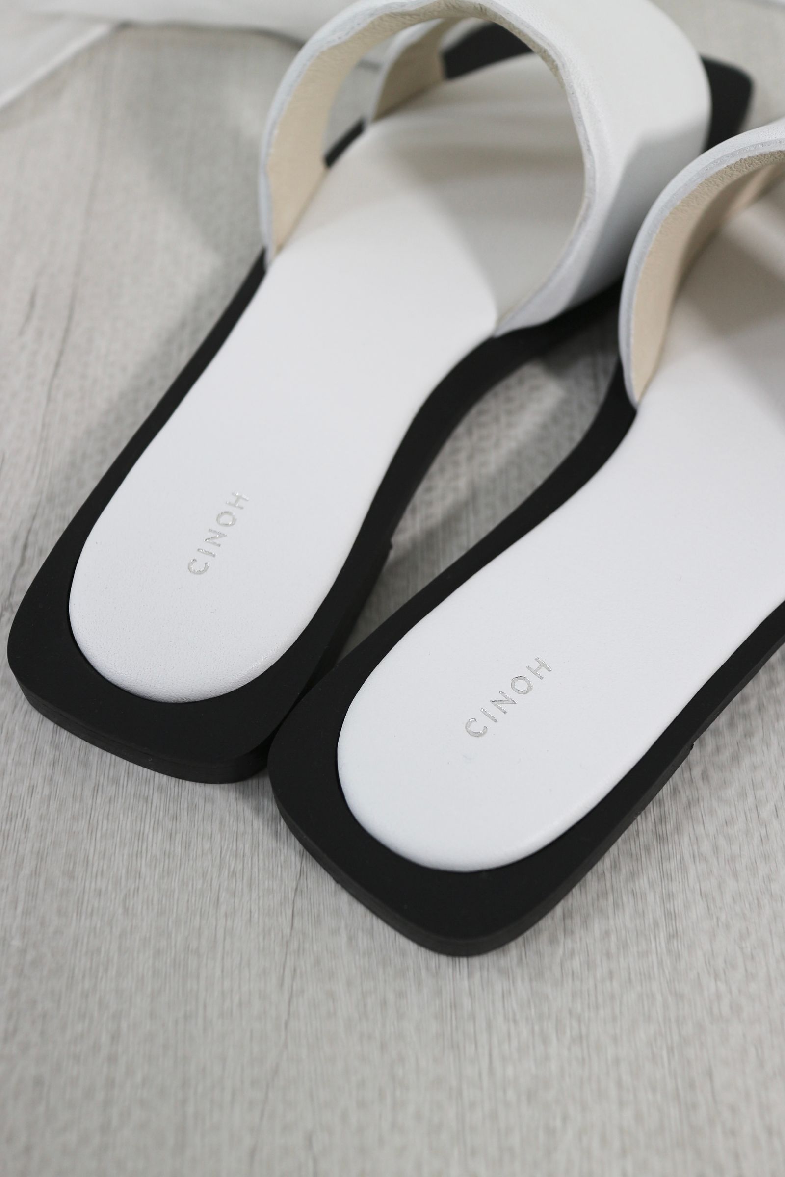 SQUARE TOE FLAT SANDAL / スクエアトゥフラットサンダル (ホワイト)