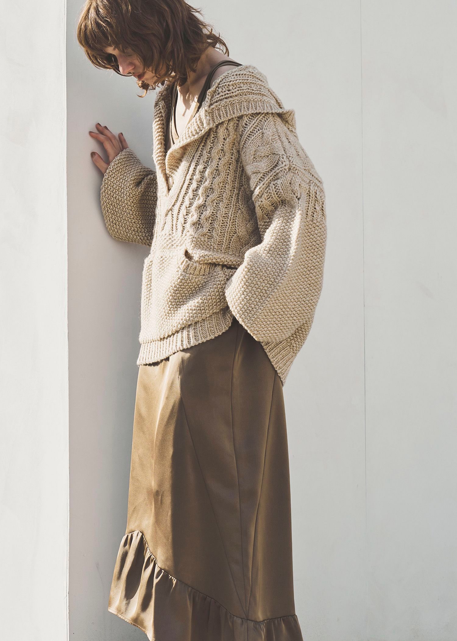 skipper hoodie cable muff pocket knit / スキッパー ケーブルニットフーディ (タン) / 25AW
