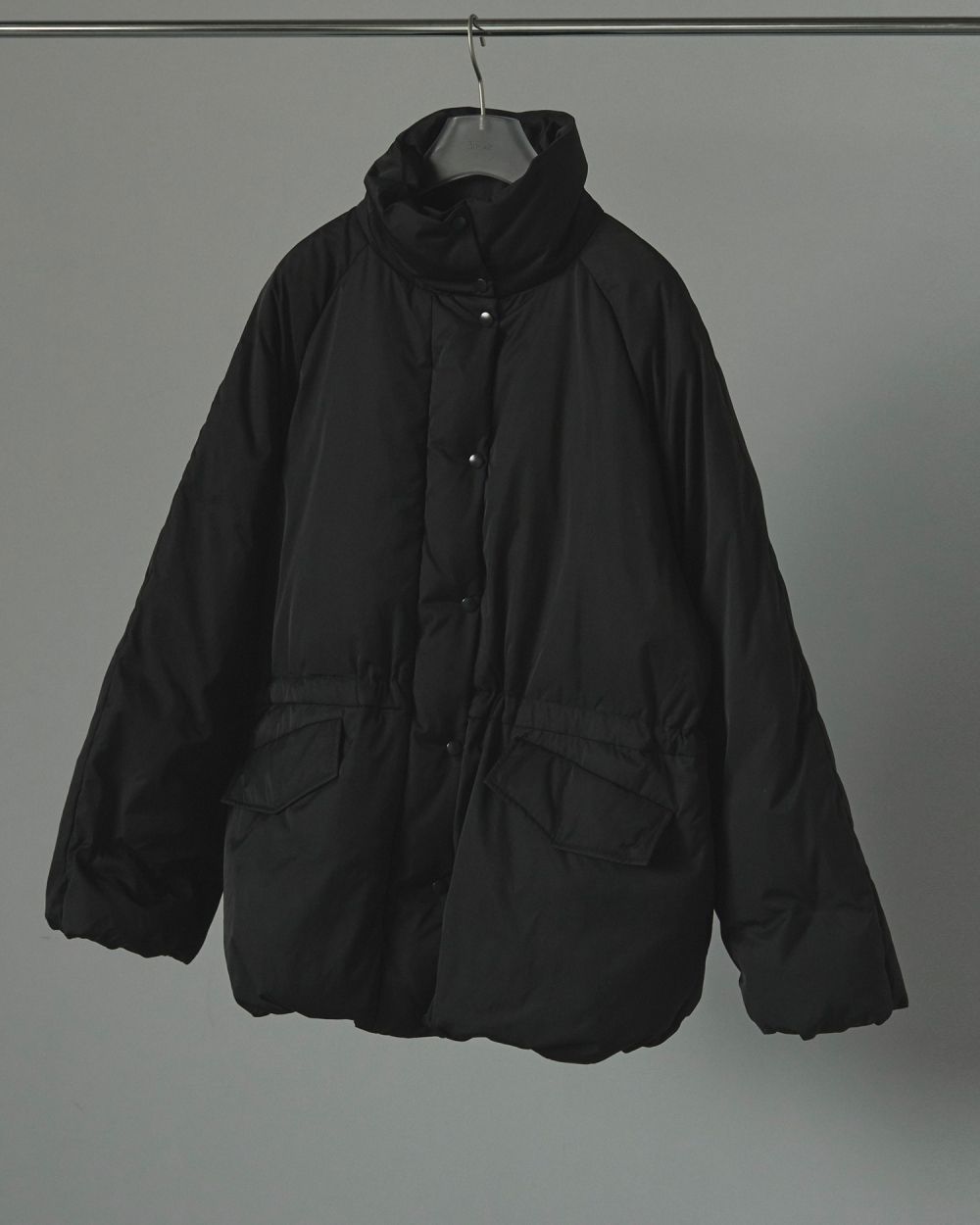【25AW】Standcollar Down Coat / スタンドカラー ダウンコート (ブラック)