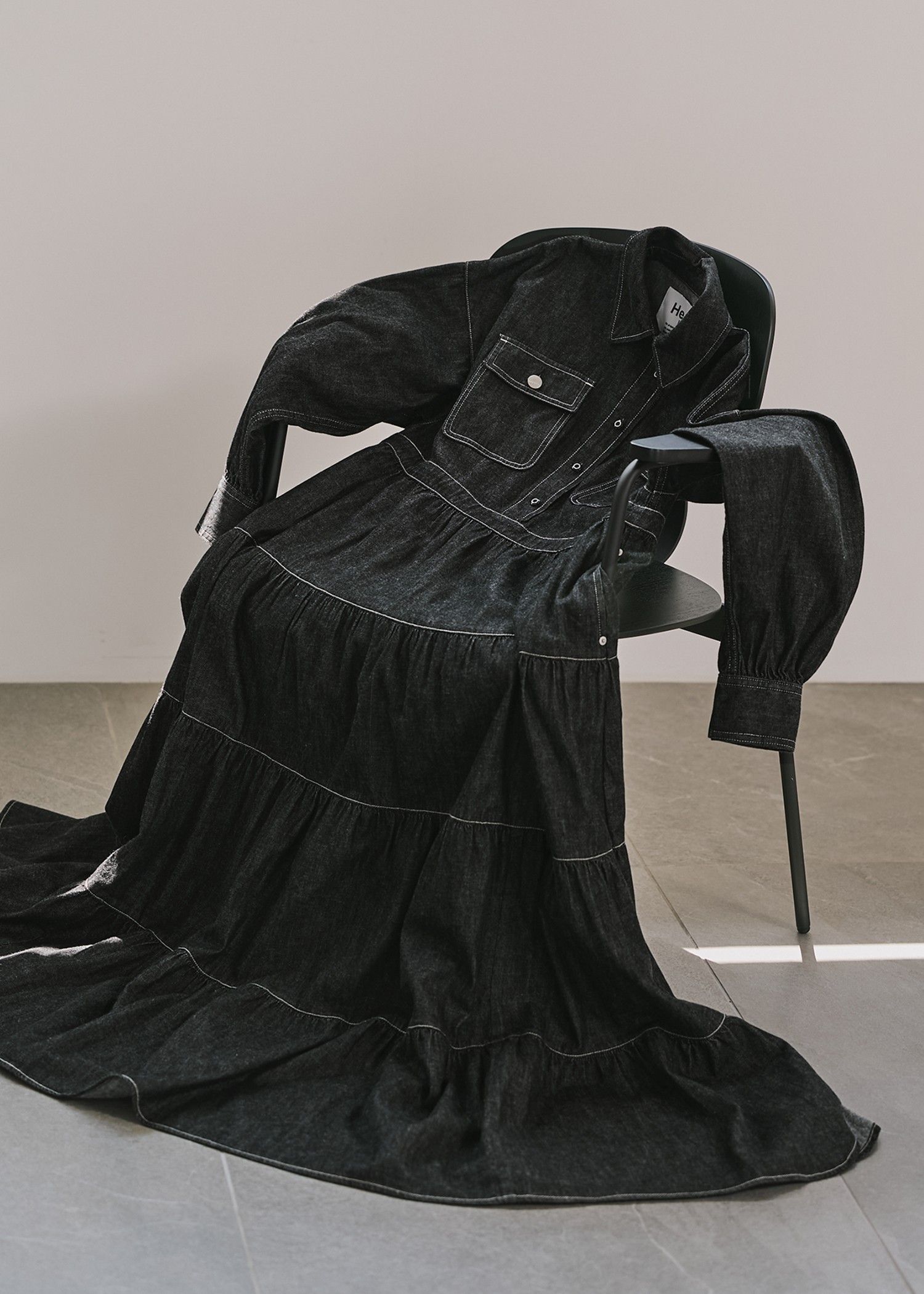 【Healthy DENIM × WILLFULLY】"Aphrodite" tiered denim shirt OP / ヘルシーデニムコラボ デニムシャツワンピース (ブラック) / 25AW /