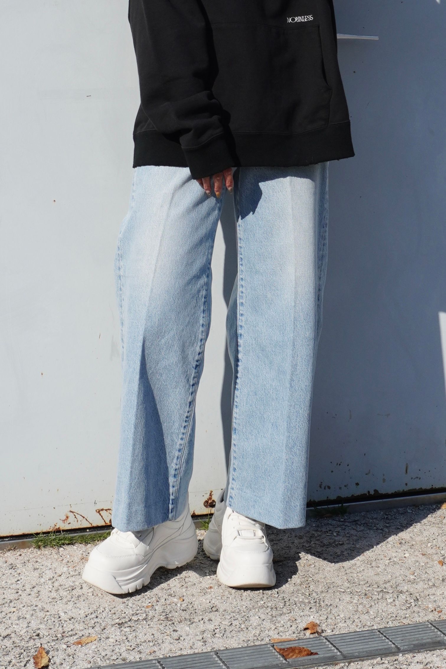 WIDE JEAN TROUSERS / デニムワイドパンツ (アッシュブリーチ) / レディース