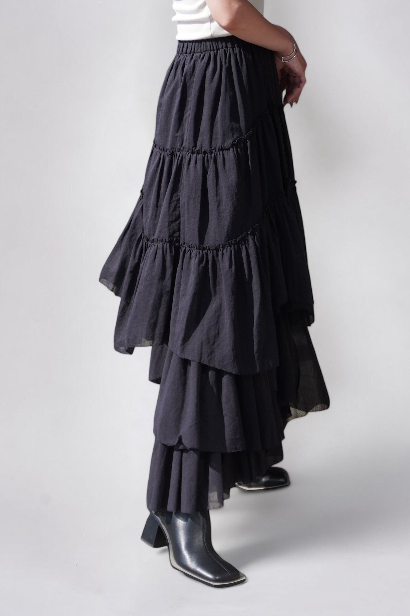 CASA FLINE - 【残り1点】COTTON TIERED SKIRT / コットンティアードスカート (ブラック) ミモレ丈 / ウエストゴム  / ペチコート付き | Sir online store / サー オンラインストア