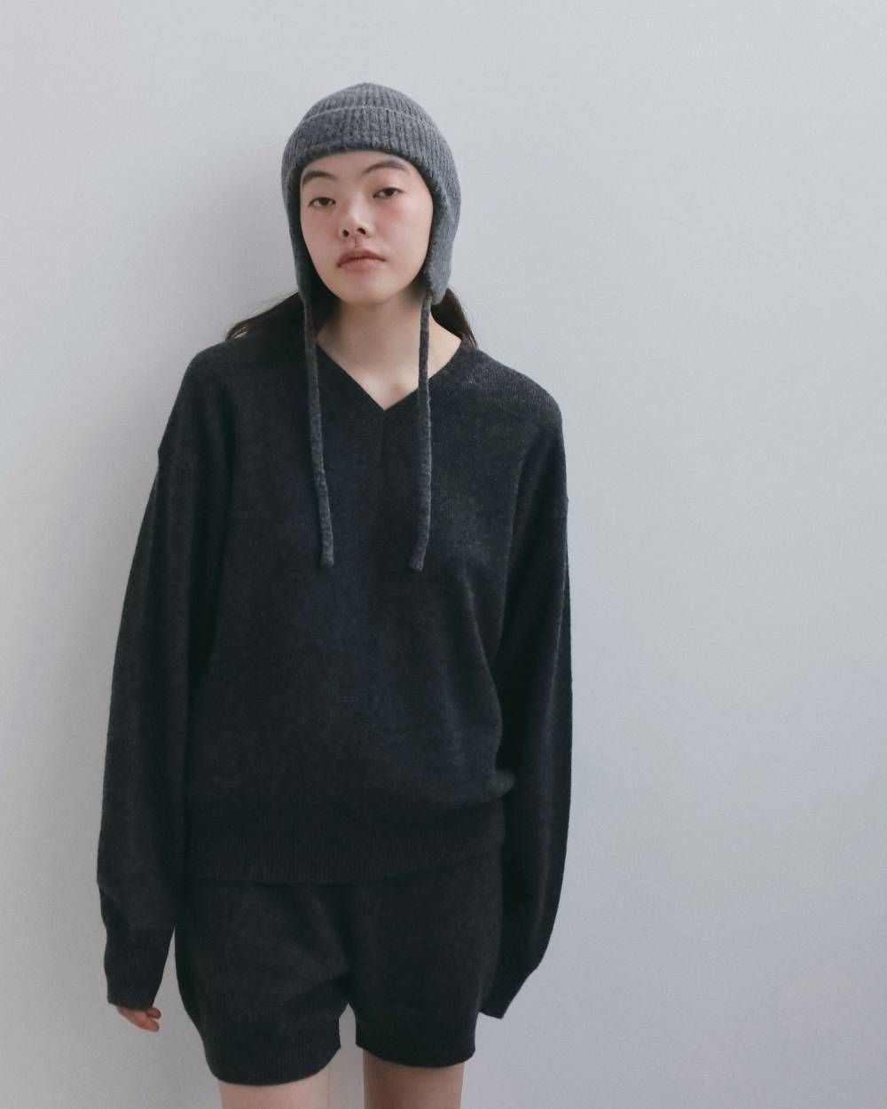 ウールVネックニット (チャコールグレー) Wool Vneck Knit (Charcoal gray) / 26AW 【6月29日まで期間限定予約】