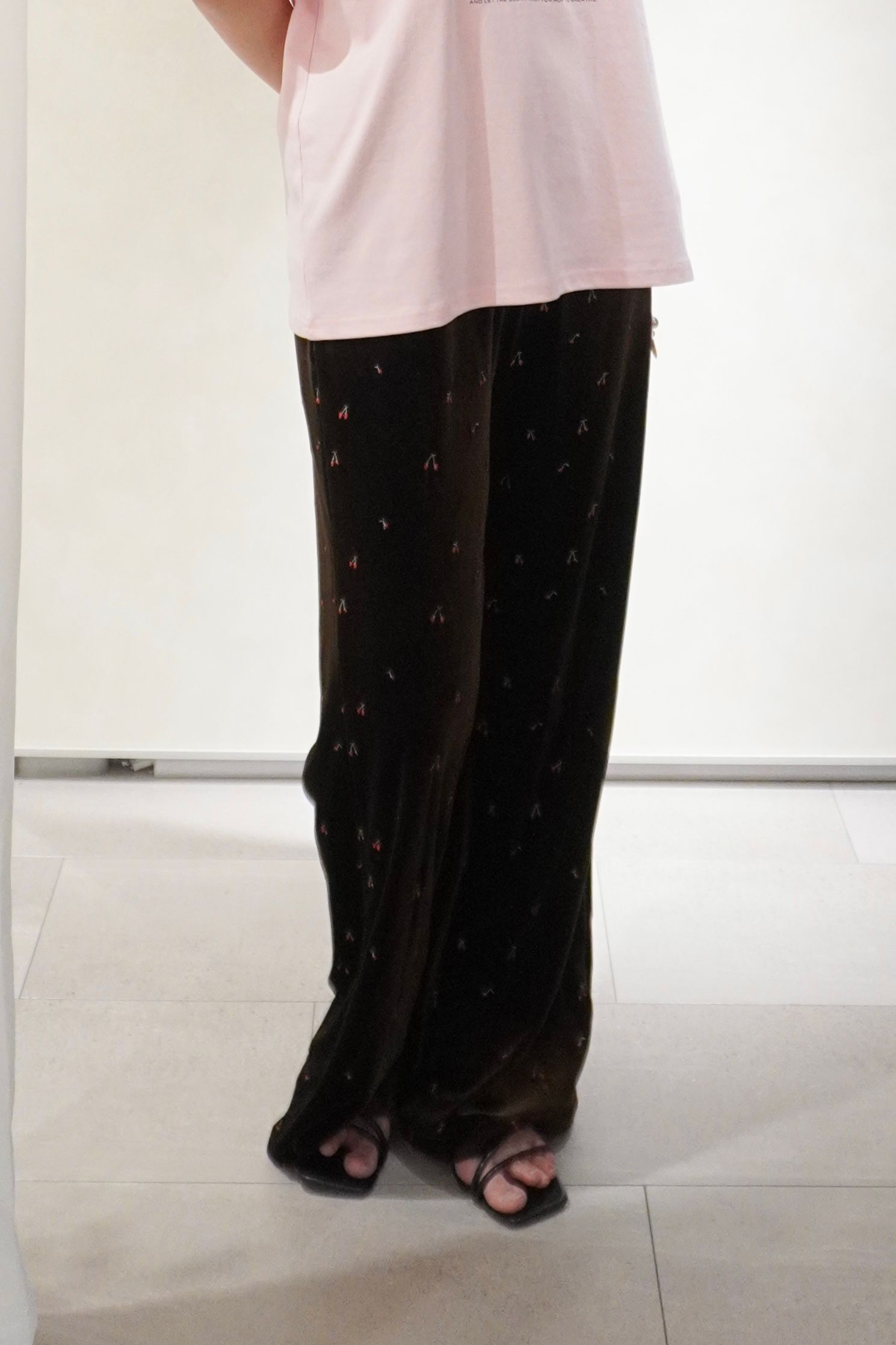 チェリーエンブロイダリーベロアパンツ (ブラウン) Cherry Embroidered Velour Pants (Brown) /  26SS