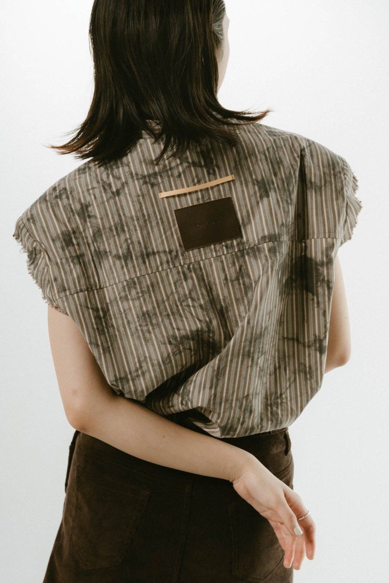 stripe label nosleeve shirt / ストライプ ラベル ノースリーブ シャツ (ストライプグレージュ) / 25SS